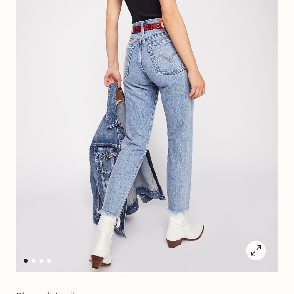 Light wash Levi’s 501